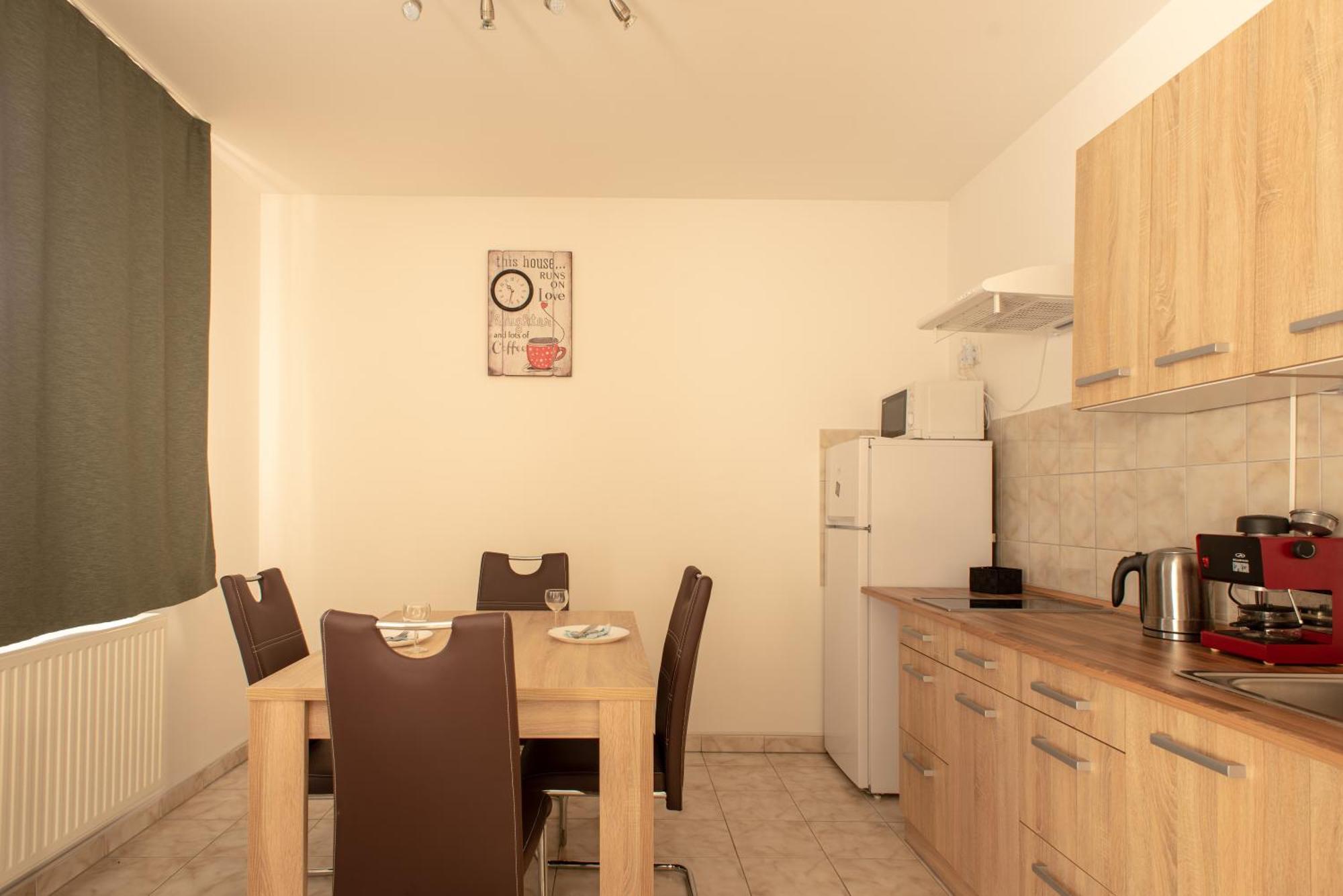 Alsópáhok Modor Apartman מראה חיצוני תמונה